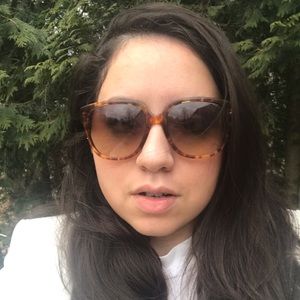 Meet your Posher, Leah